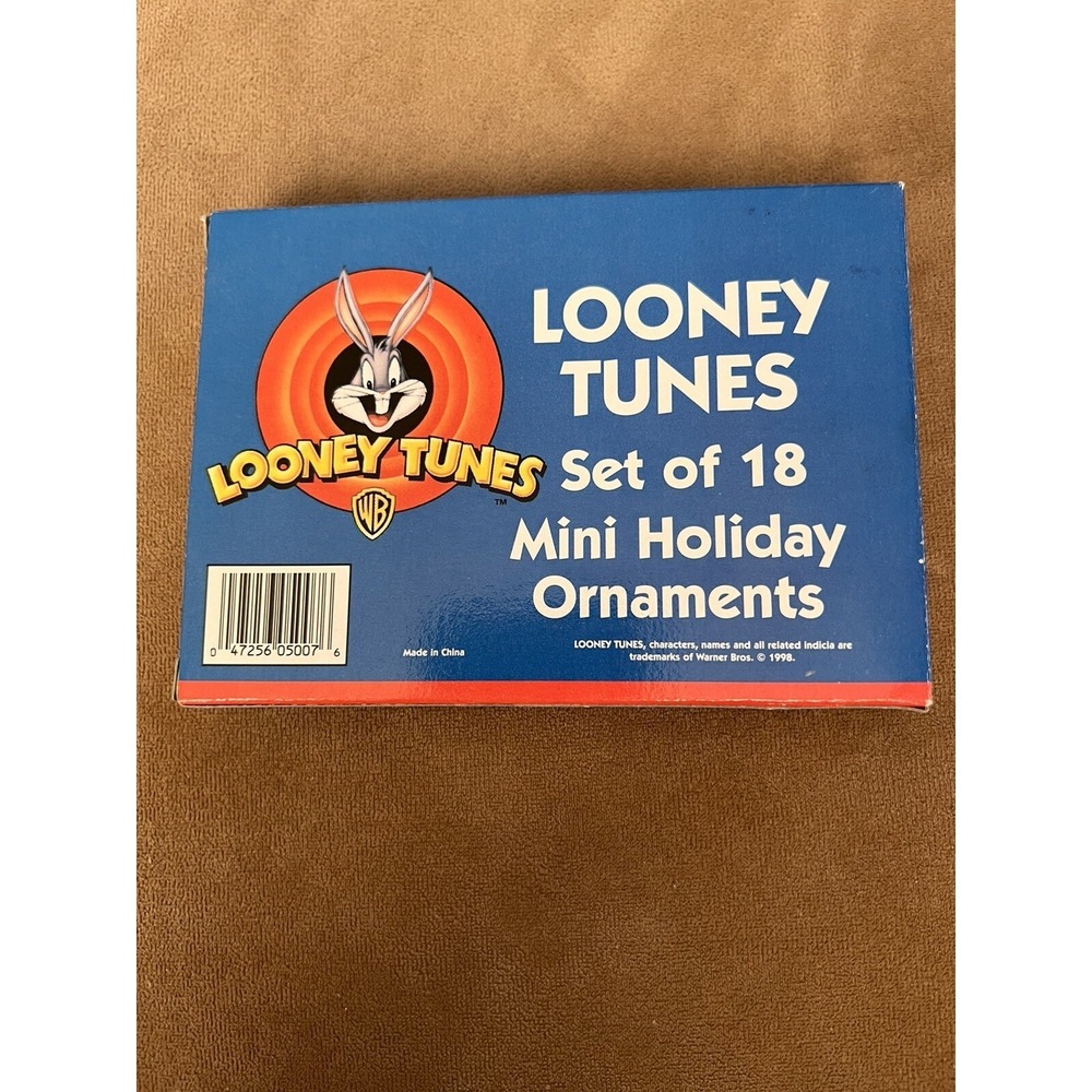 Vintage Looney Tunes Mini Ornaments Set of 18 1999 New In Package Never Used